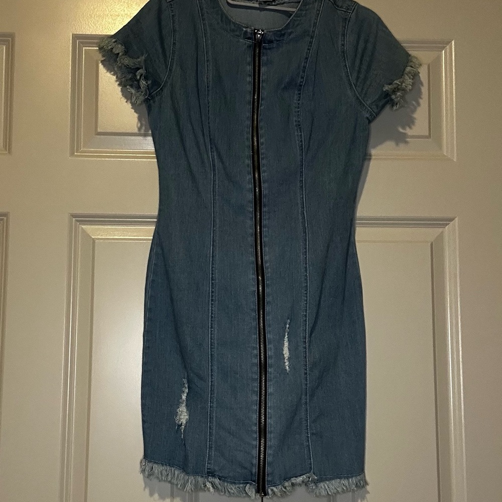 Venus short sleeved distressed jean dress with front zipper.